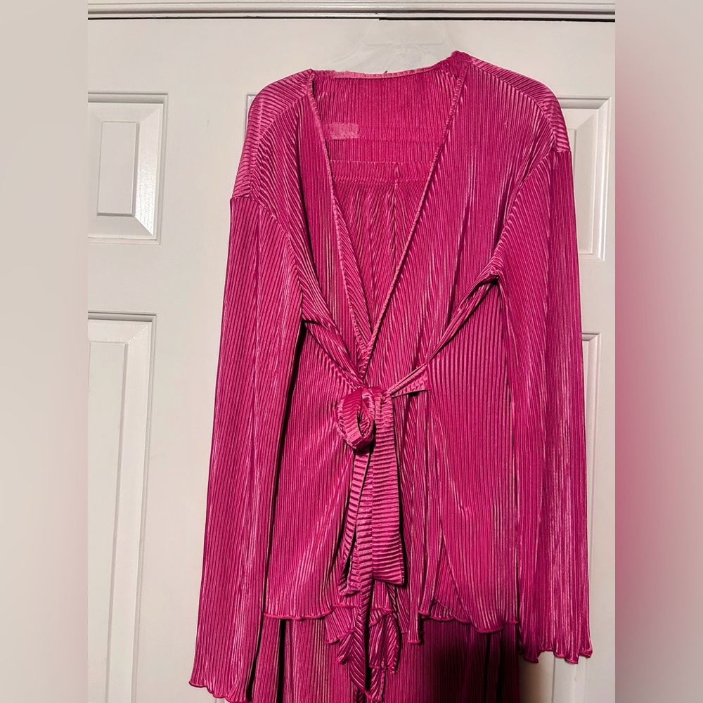 New 2 pc PINK Lounging set🔥 - Picture 2 of 4